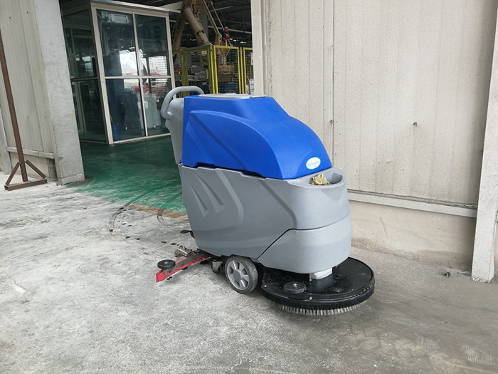 豪順物流倉庫使用潔優德D510S洗地機